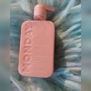 Mini Brands Monday Smooth pink shampoo